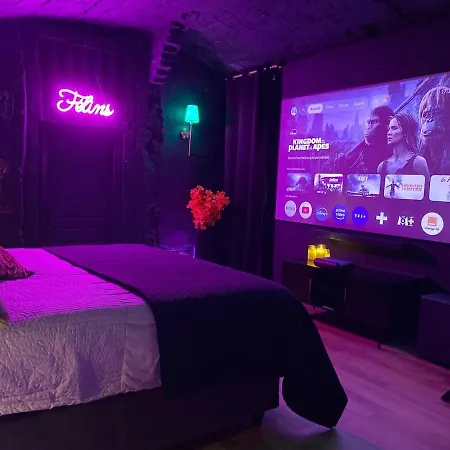 Private Cinema Free Parking * روان